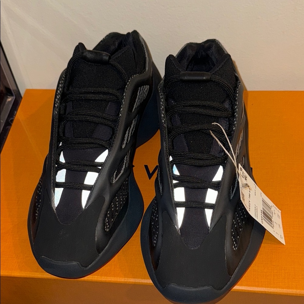 YEEZY 700 V3 'Dark Glow' 6.5 men = 8 women - Picture 6 of 8